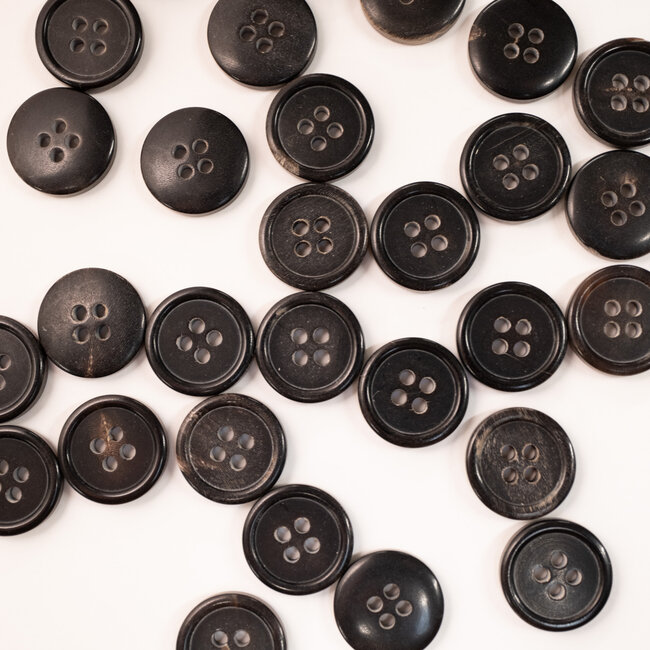 Bouton en corne marron foncé 15mm 