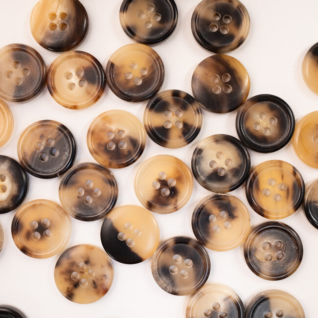 Bouton en corne tacheté 50% 4 trous 15mm 