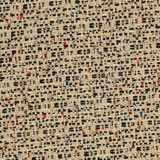 Tweed beige neutre rehaussé de touches bleues et de fibres métalliques discrètes.