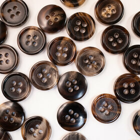 Bouton en corne marron 15mm 