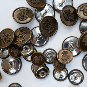 Jeu de 14 boutons sertis pour blazer