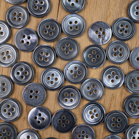 Bouton en nacre gris 15mm 