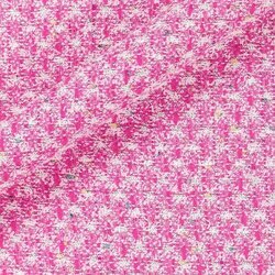 Tweed rose poudré et beige conçu avec des fibres exclusives pour un rendu luxueux.